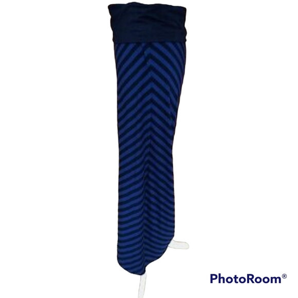 Torrid navy striped maxi skirt elastic waist size 1X - Picture 4 of 4